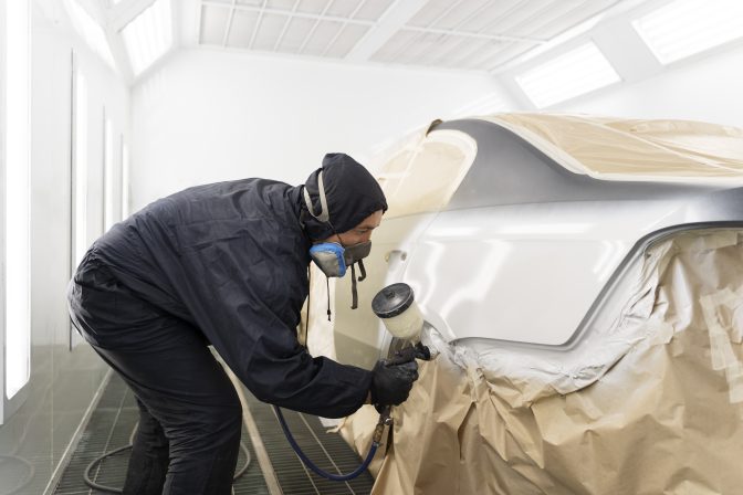 service-worker-painting-car-auto-service (3)